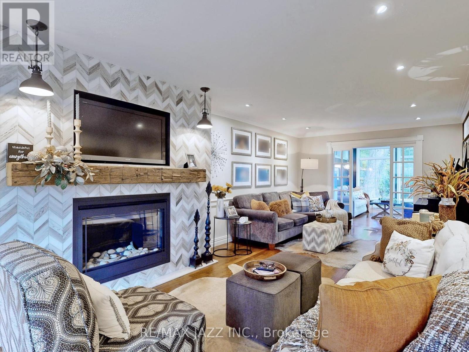 Property at 1633 CHARLES STREET image 3