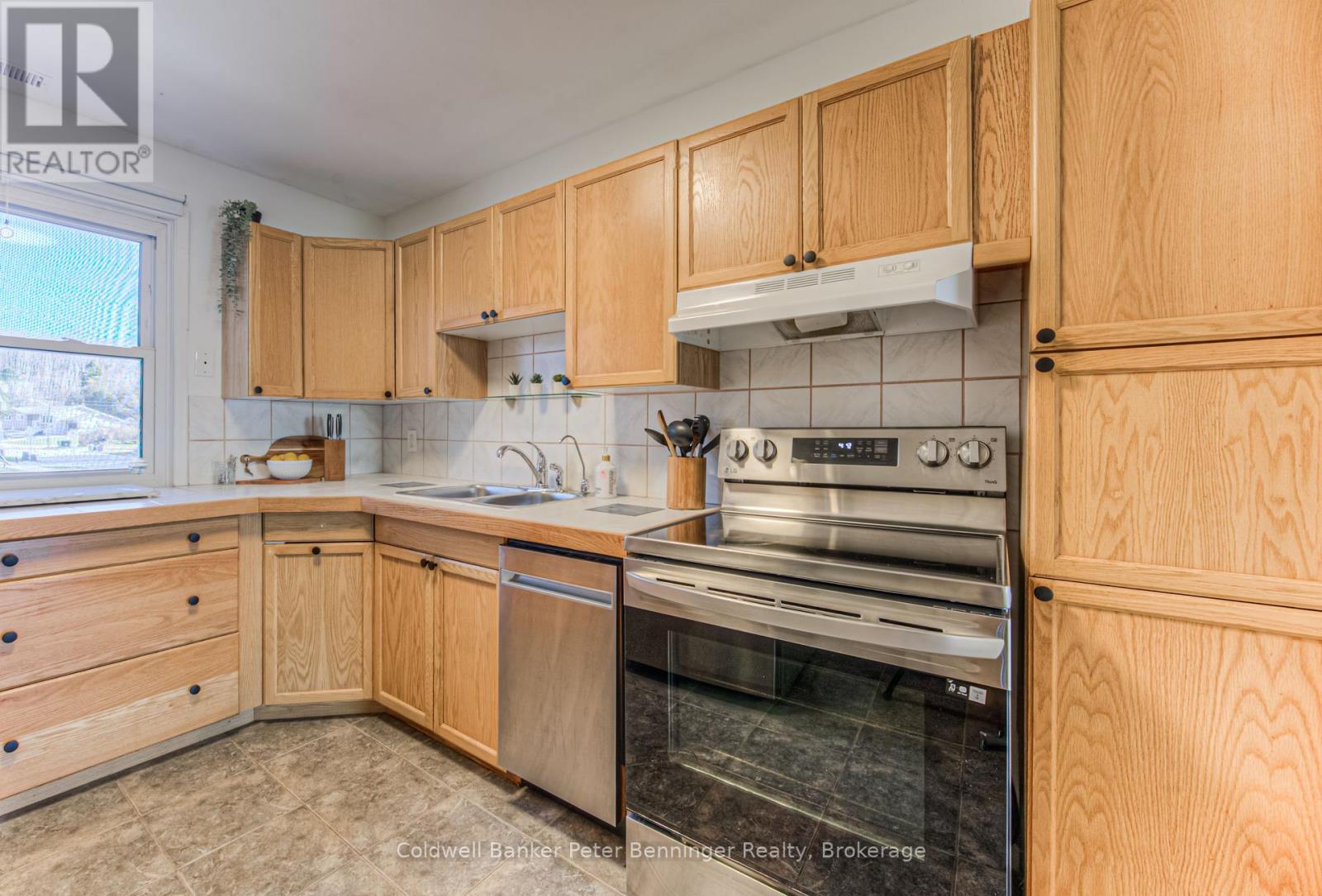 D - 651 Albert Street, Waterloo, Ontario  N2L 3V5 - Photo 9 - X12040228