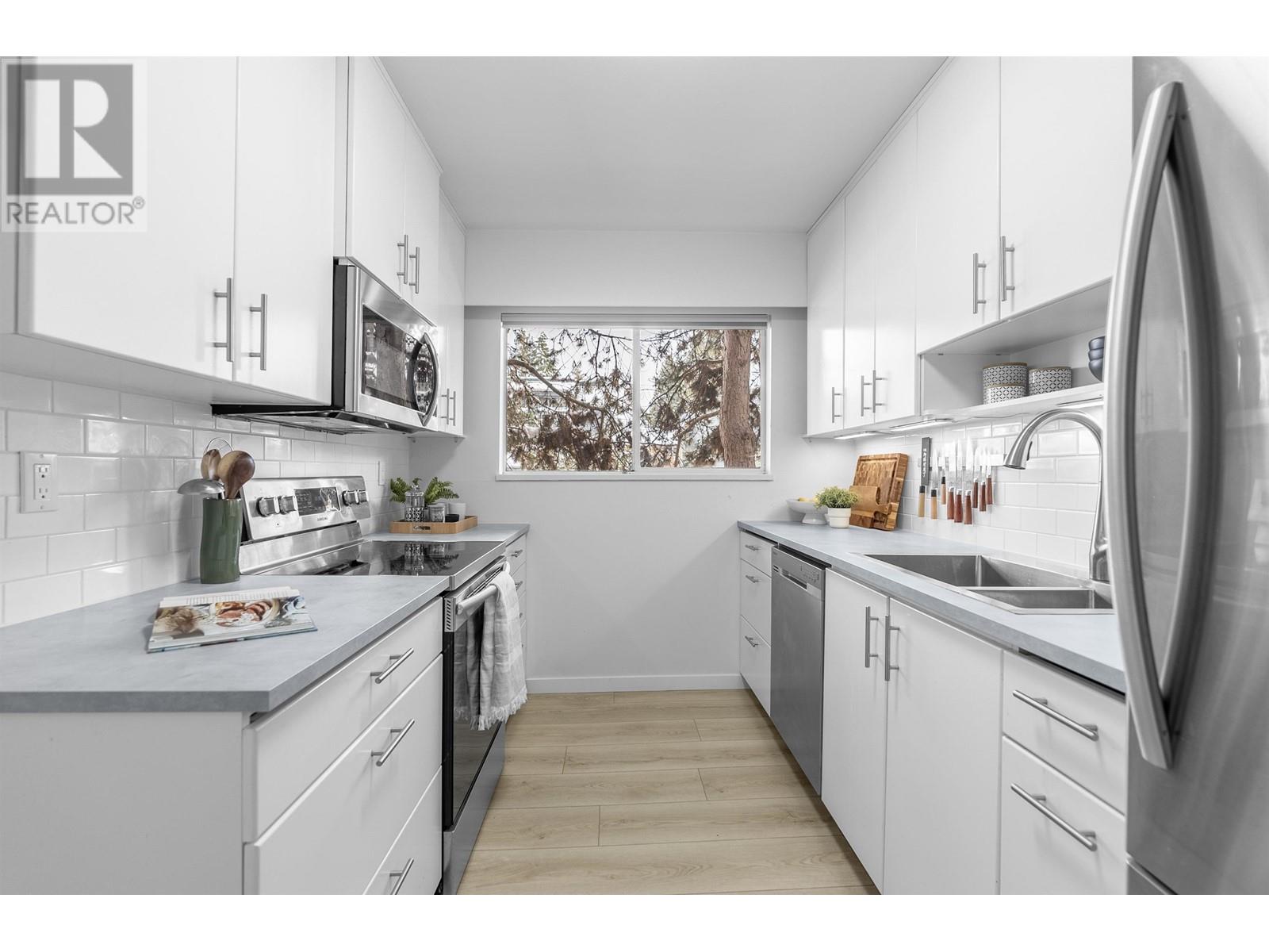 204 1721 ST. GEORGES AVENUE, north vancouver, British Columbia