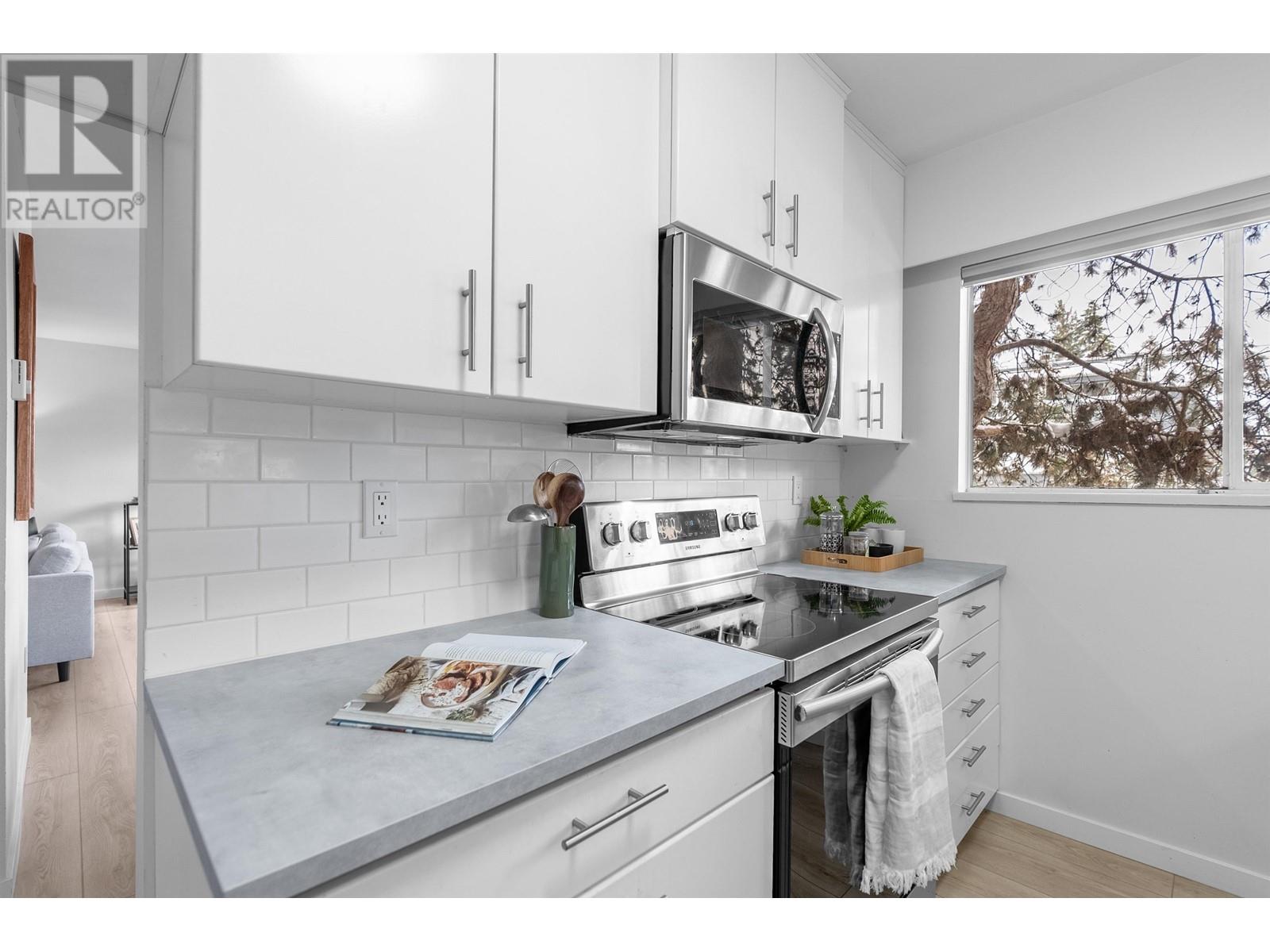 204 1721 St. Georges Avenue, North Vancouver, British Columbia  V7L 3J8 - Photo 3 - R2964682