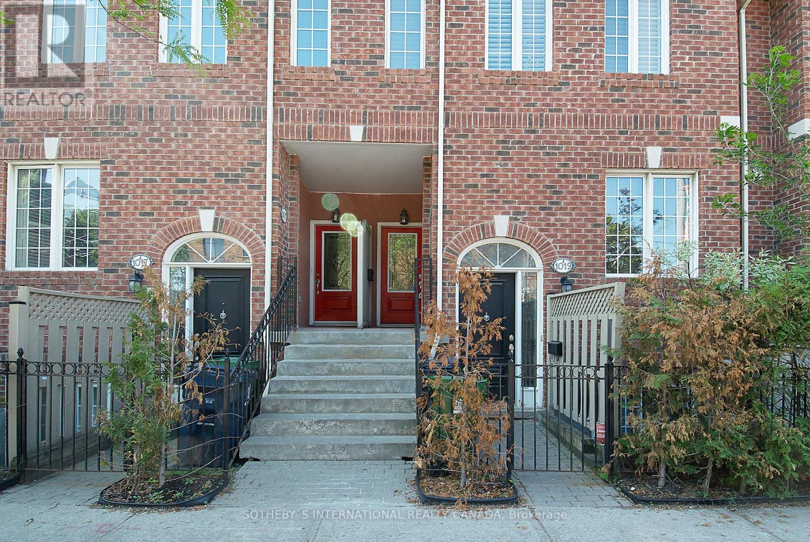 Property at 1019B COLLEGE STREET image 3