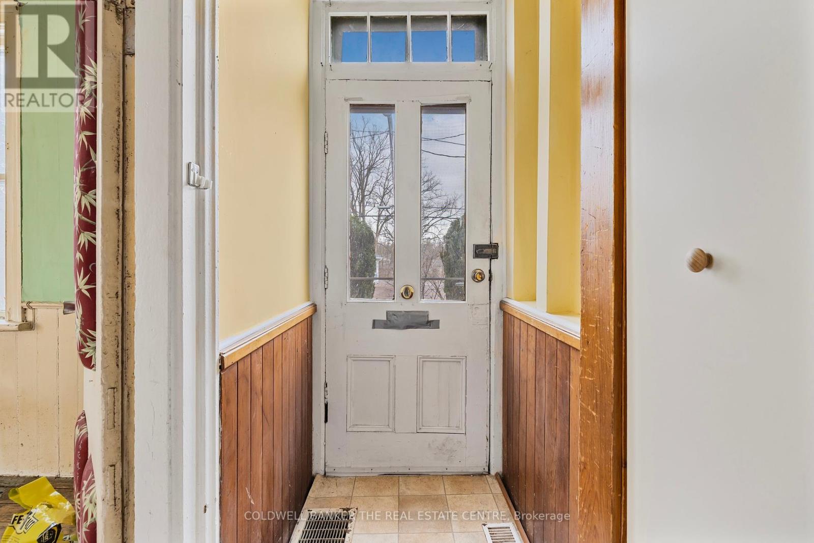 410 Eagle Street, Newmarket, Ontario  L3Y 1K6 - Photo 5 - N12040276