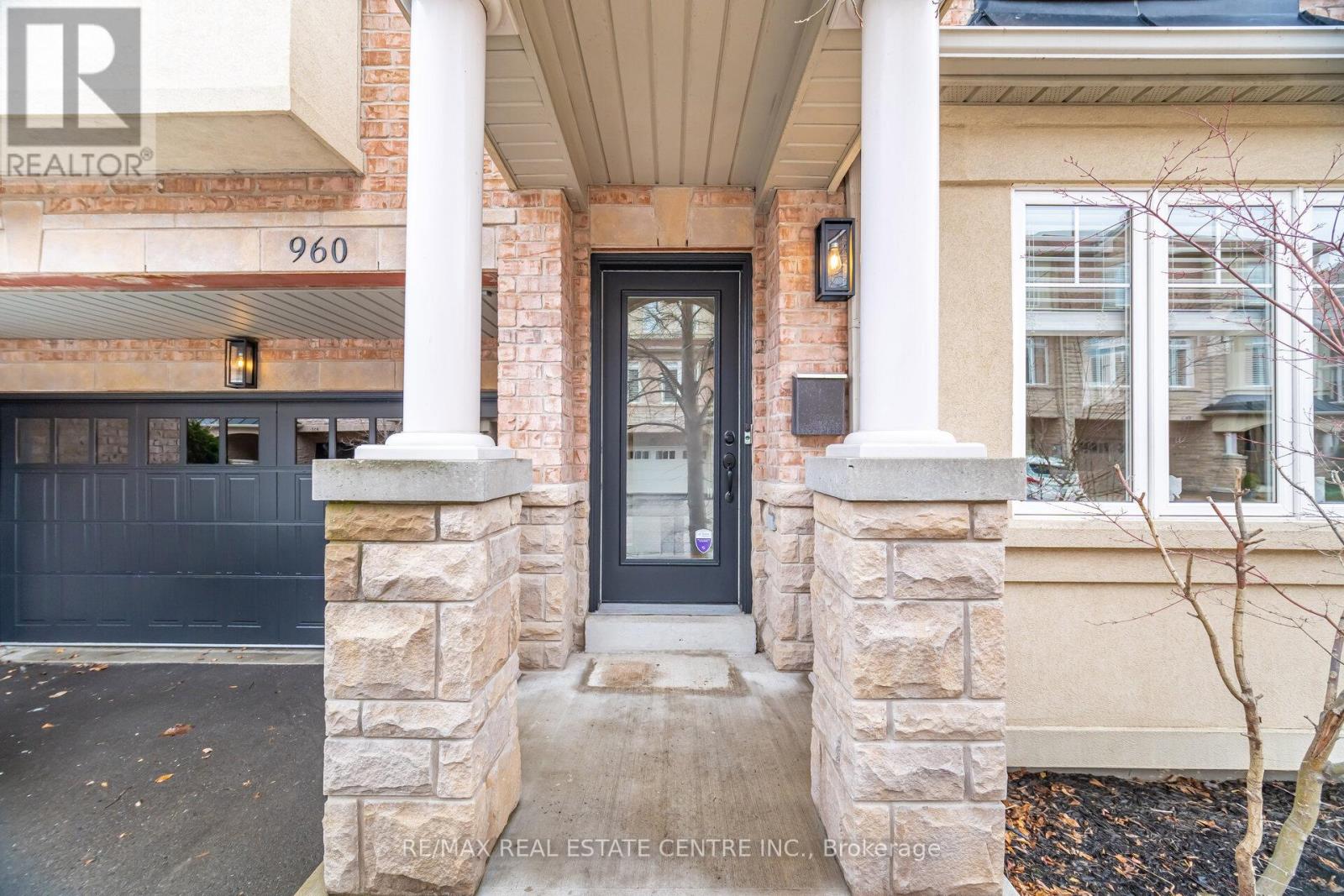 Property at 960 TOSCANA PLACE image 2