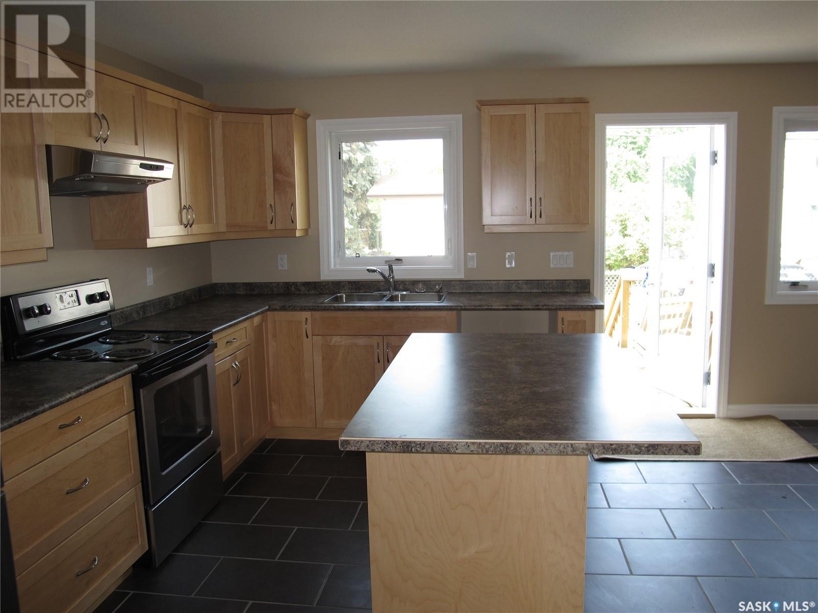438 13th Street W, Prince Albert, Saskatchewan  S6V 3G5 - Photo 2 - SK999611