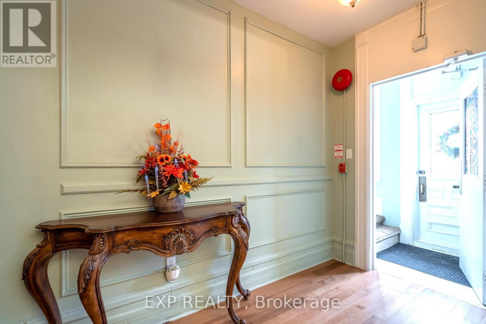431 Gilmour Street, Ottawa, Ontario  K2P 0R5 - Photo 2 - X12040401