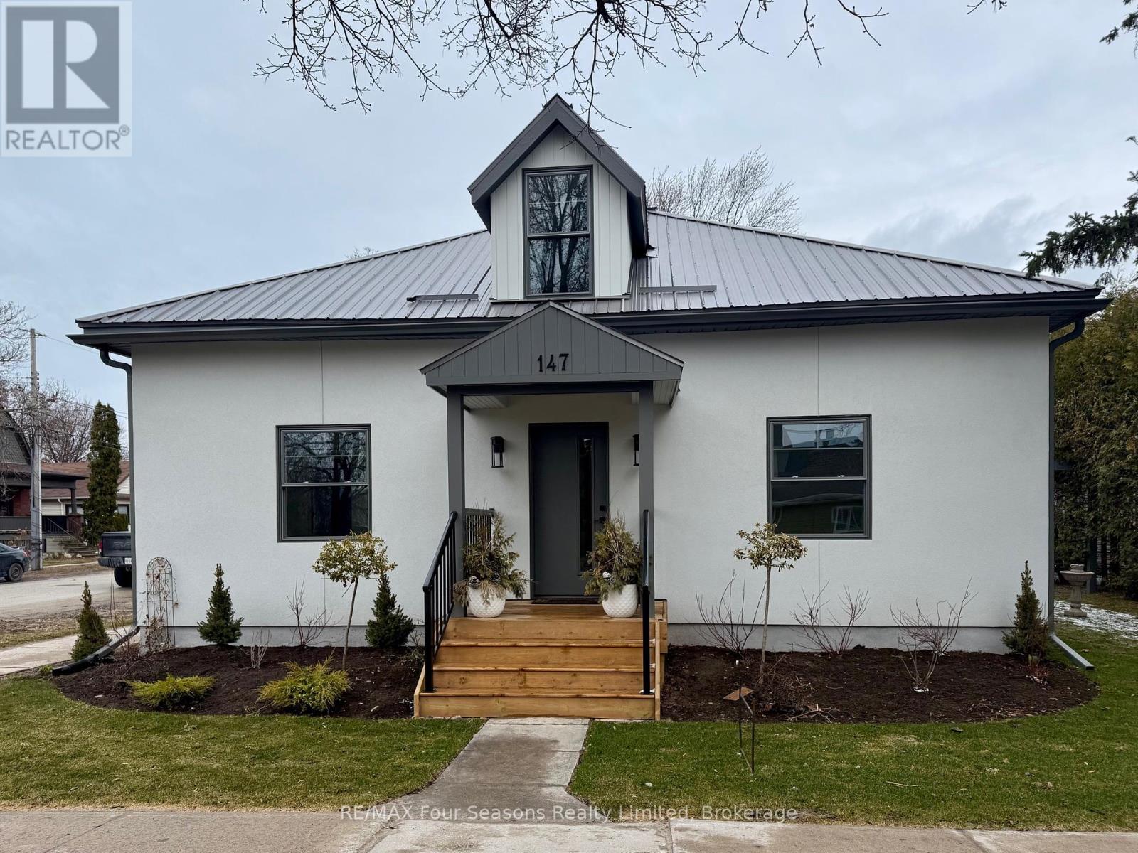 147 Second Street, Collingwood, Ontario  L9Y 1E7 - Photo 3 - S12040354