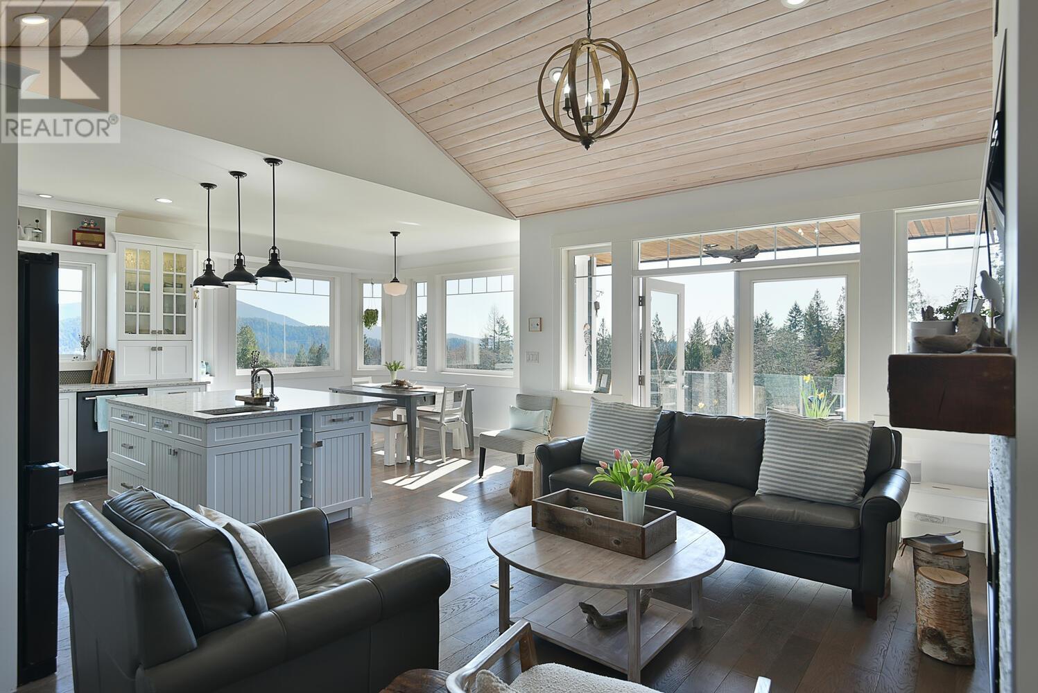 605 Woodland Avenue, Gibsons, British Columbia  V0N 1V1 - Photo 4 - R2976018