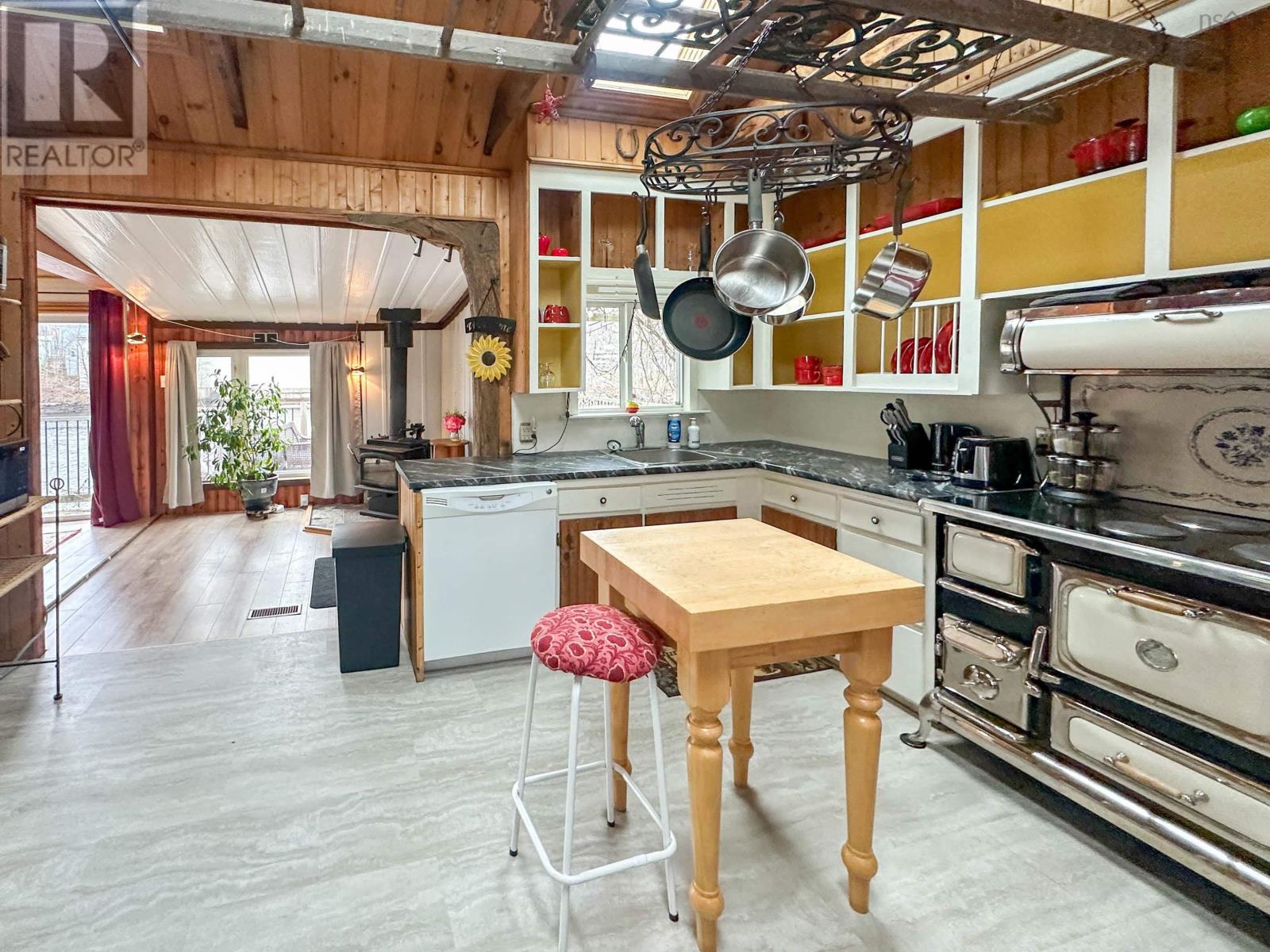 553 Lahave Street, Bridgewater, Nova Scotia  B4V 2V1 - Photo 13 - 202500865