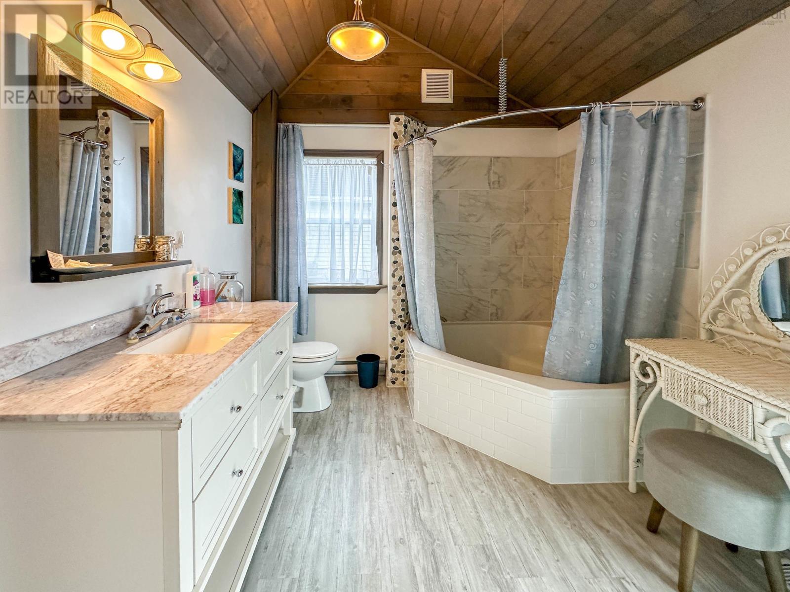 553 Lahave Street, Bridgewater, Nova Scotia  B4V 2V1 - Photo 22 - 202500865