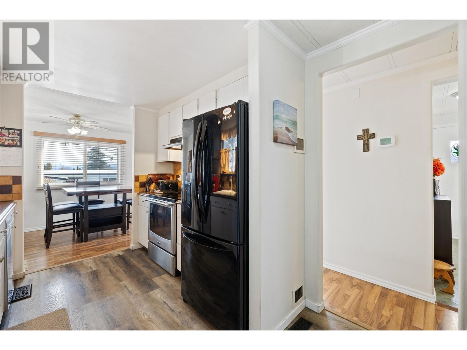 Property at 2098 Boucherie Road Unit# 18 image 4