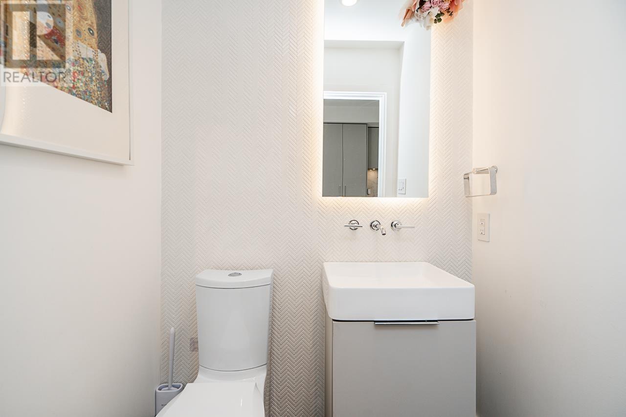 119 2070 Curling Road, North Vancouver, British Columbia  V7P 0C9 - Photo 5 - R2981710