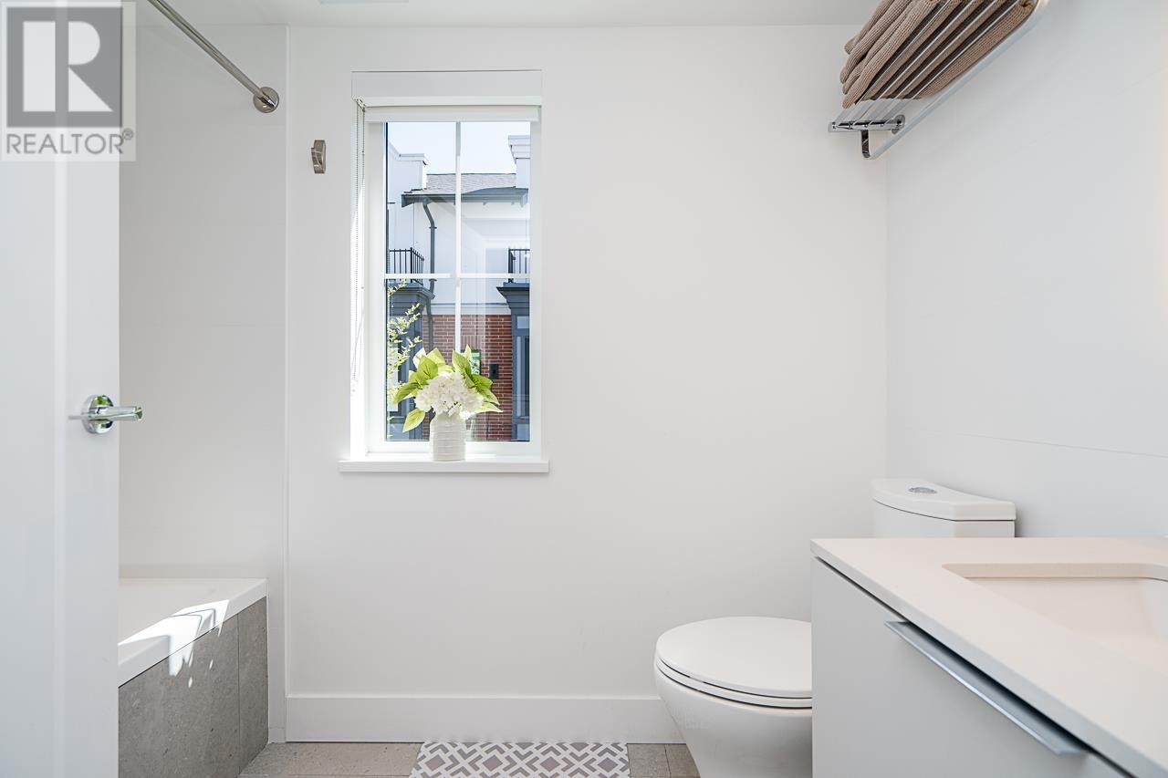 119 2070 Curling Road, North Vancouver, British Columbia  V7P 0C9 - Photo 8 - R2981710