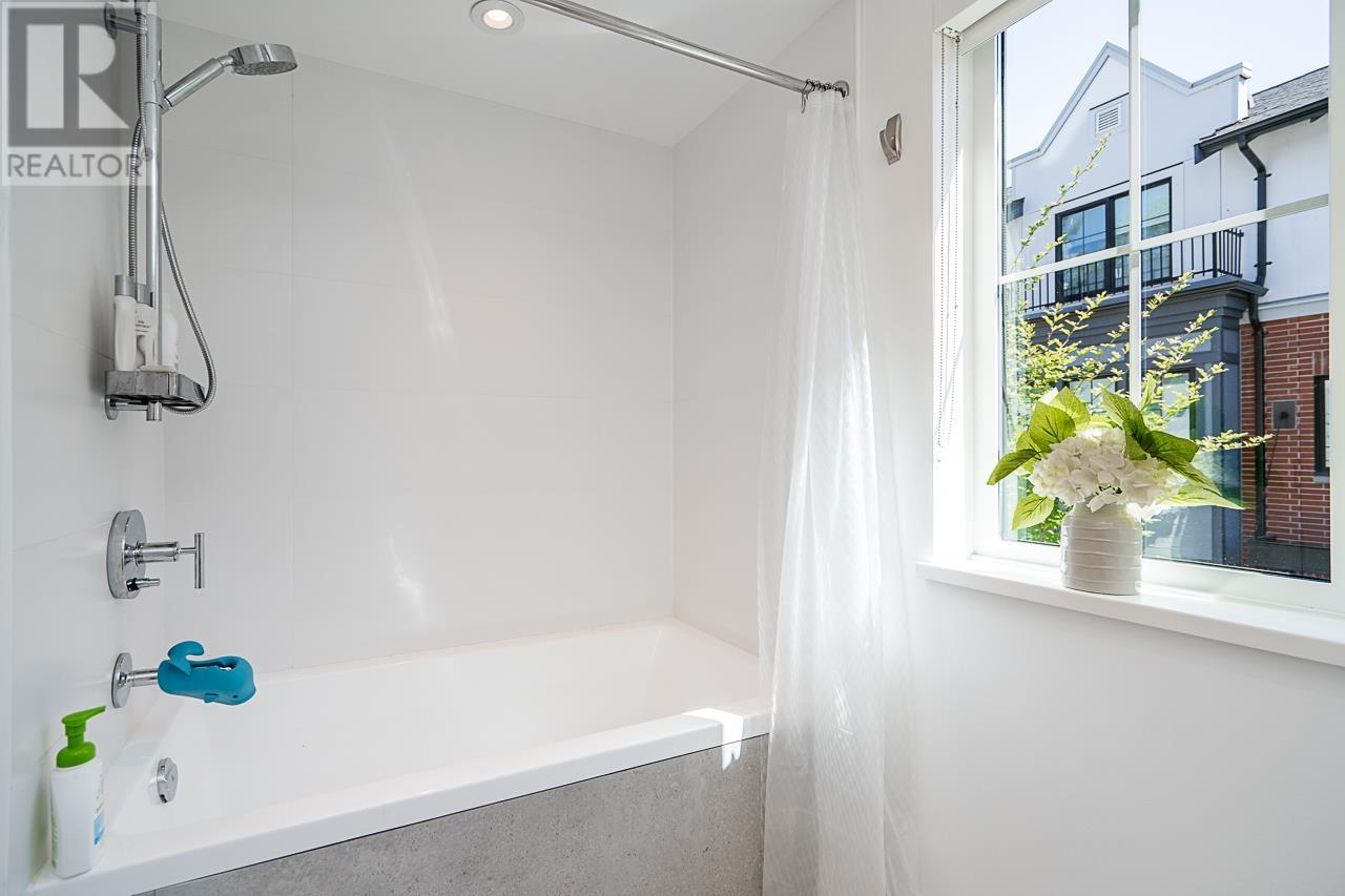 119 2070 Curling Road, North Vancouver, British Columbia  V7P 0C9 - Photo 9 - R2981710