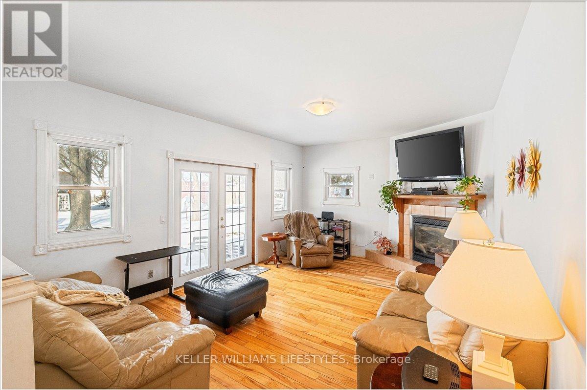 2752 Longwoods Road, Southwest Middlesex, Ontario  N0L 1M0 - Photo 12 - X11990684