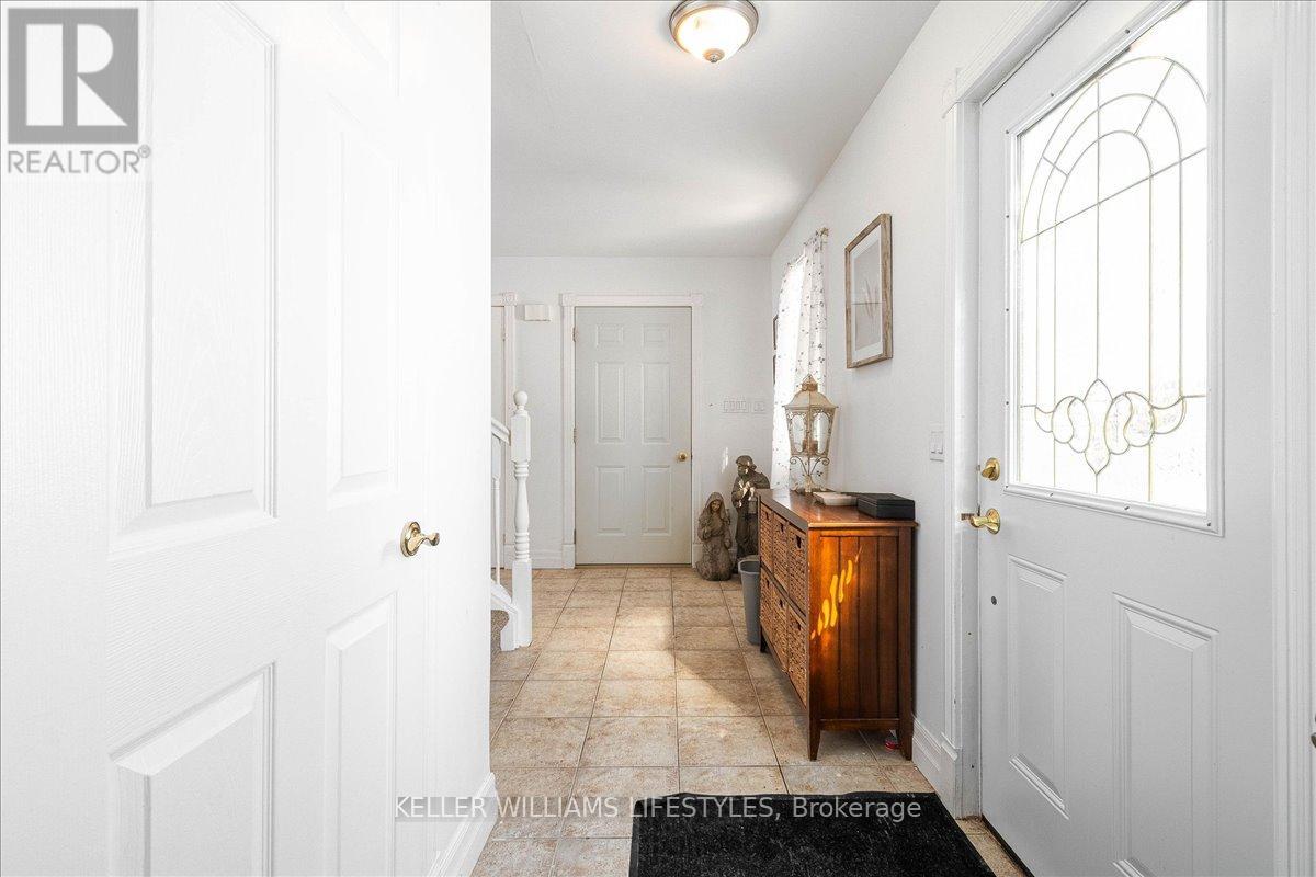 2752 Longwoods Road, Southwest Middlesex, Ontario  N0L 1M0 - Photo 3 - X11990684