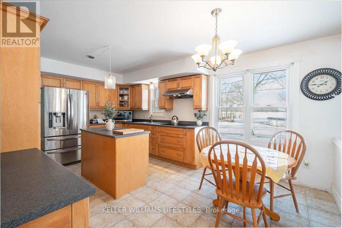2752 Longwoods Road, Southwest Middlesex, Ontario  N0L 1M0 - Photo 4 - X11990684