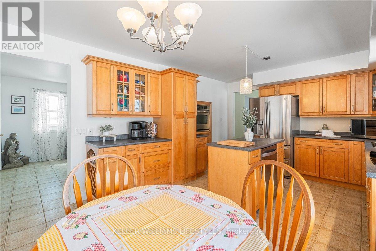 2752 Longwoods Road, Southwest Middlesex, Ontario  N0L 1M0 - Photo 7 - X11990684