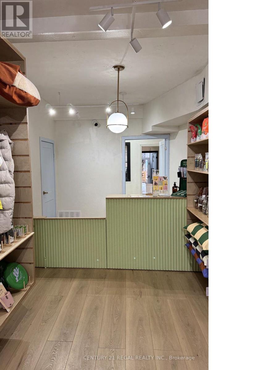 Property at 801 DUNDAS STREET W image 2