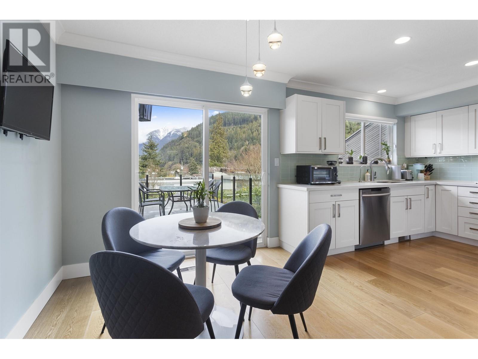 6389 Chatham Street, West Vancouver, British Columbia  V7W 2E1 - Photo 7 - R2981330