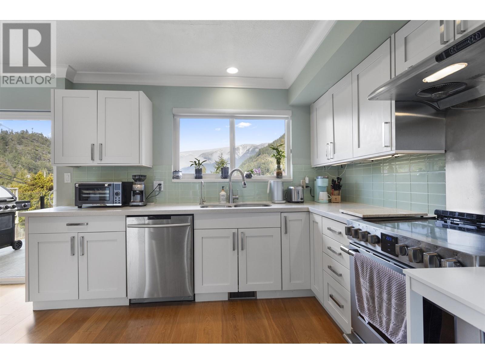 6389 Chatham Street, West Vancouver, British Columbia  V7W 2E1 - Photo 10 - R2981330