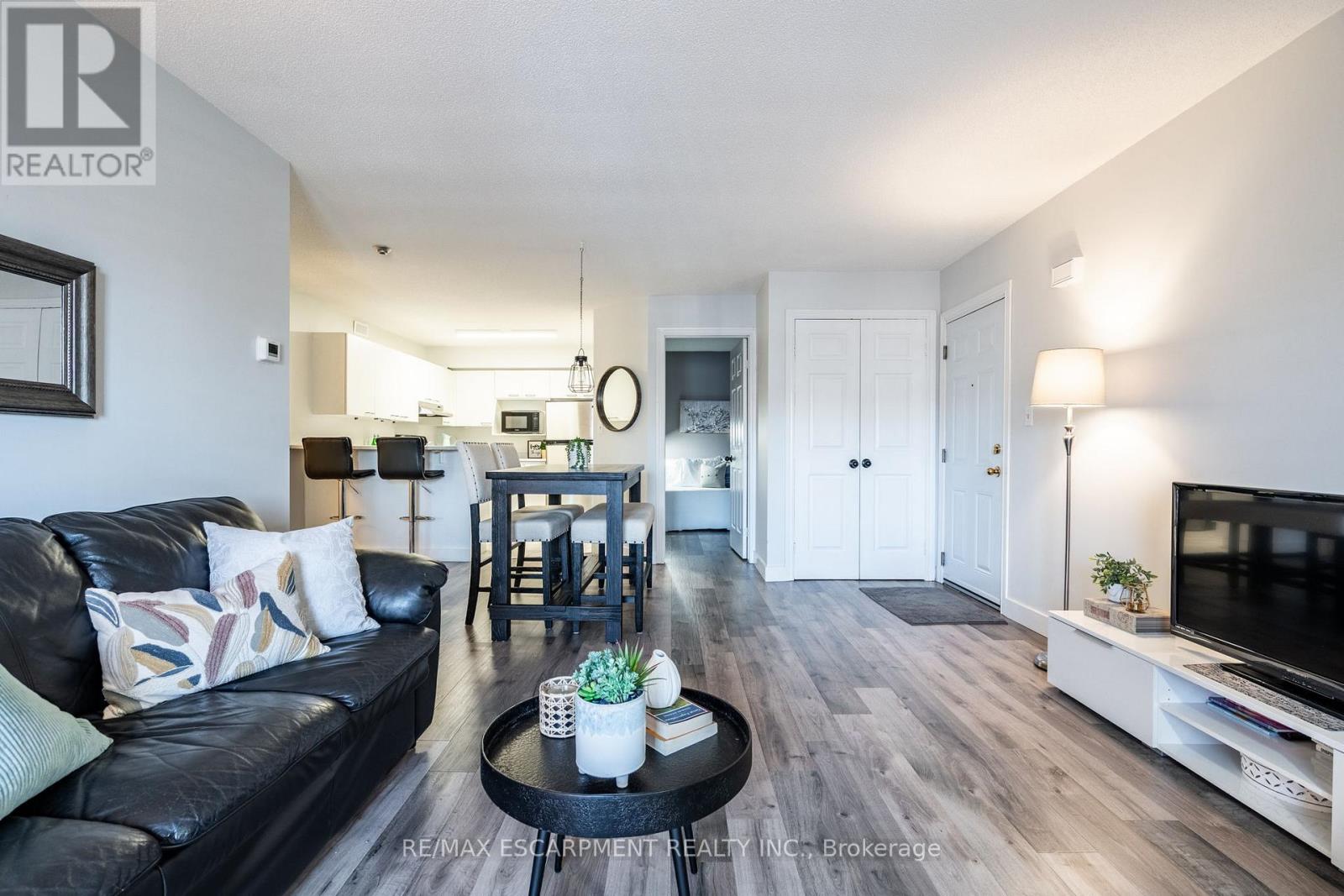 Property at 318 - 2040 CLEAVER AVENUE image 3