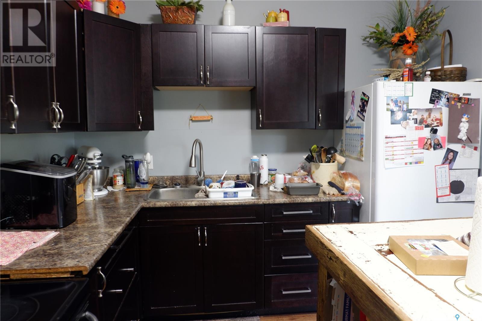 21 3rd Street E, Willow Bunch, Saskatchewan  S0H 4K0 - Photo 4 - SK992921