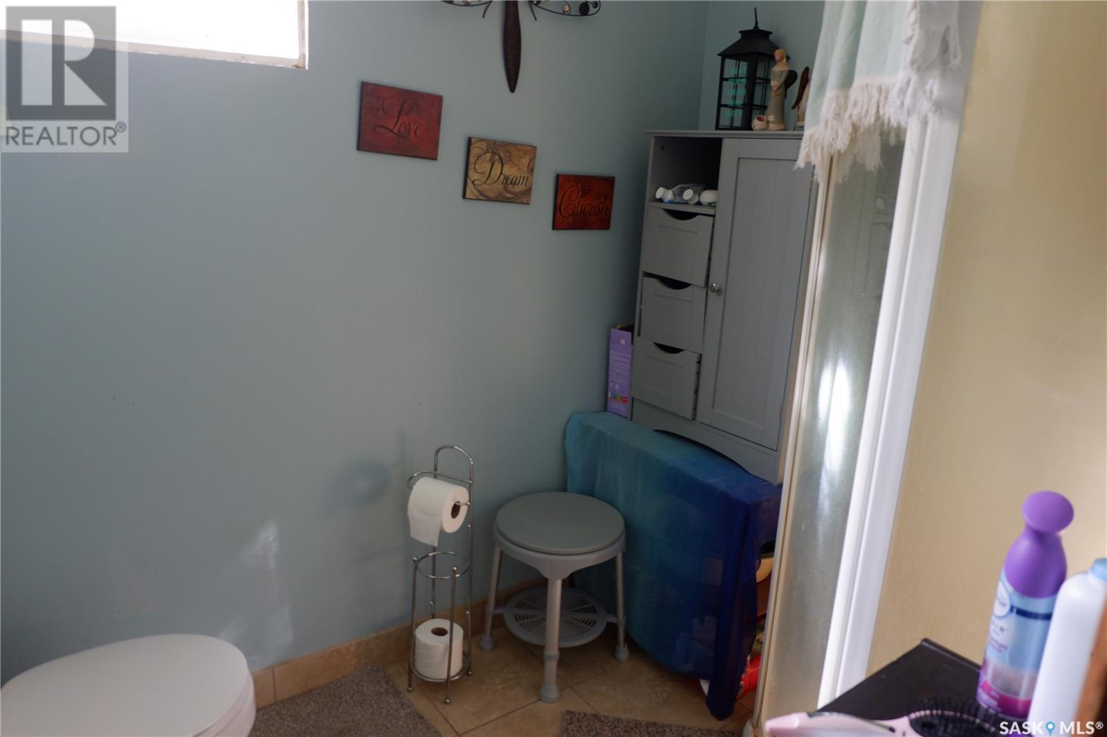 21 3rd Street E, Willow Bunch, Saskatchewan  S0H 4K0 - Photo 24 - SK992921
