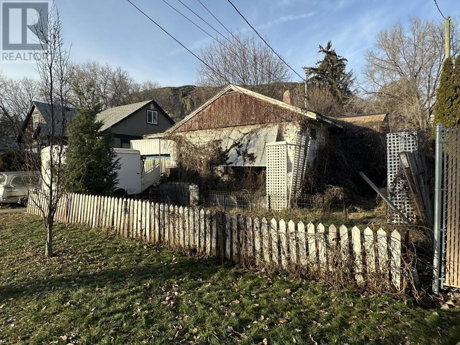 Property at 3909 29 Avenue image 2
