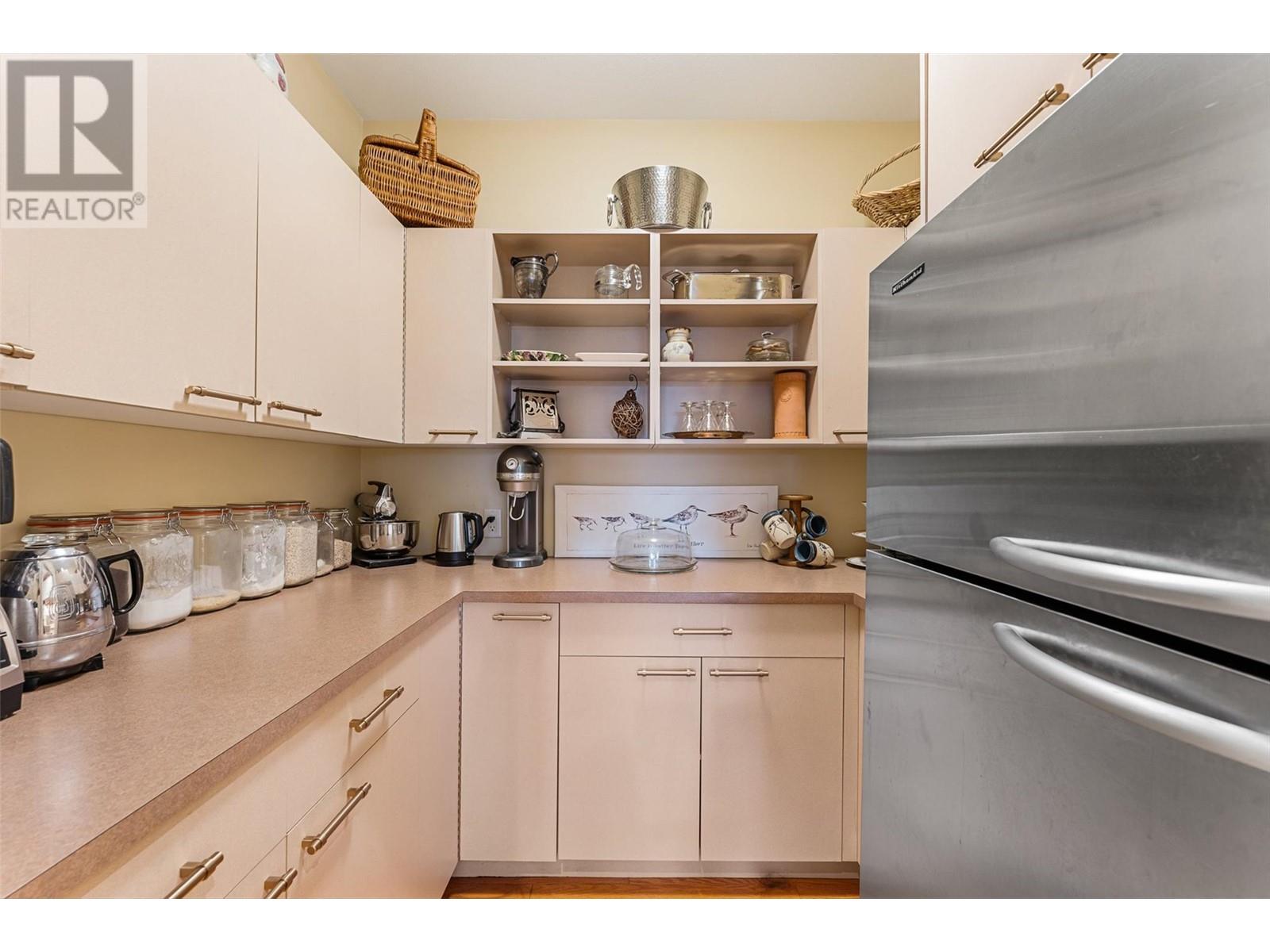 Property at 998 Skeena Drive image 5