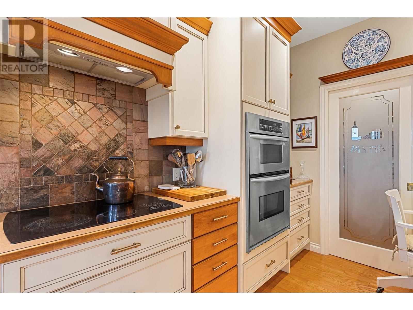 Property at 998 Skeena Drive image 3