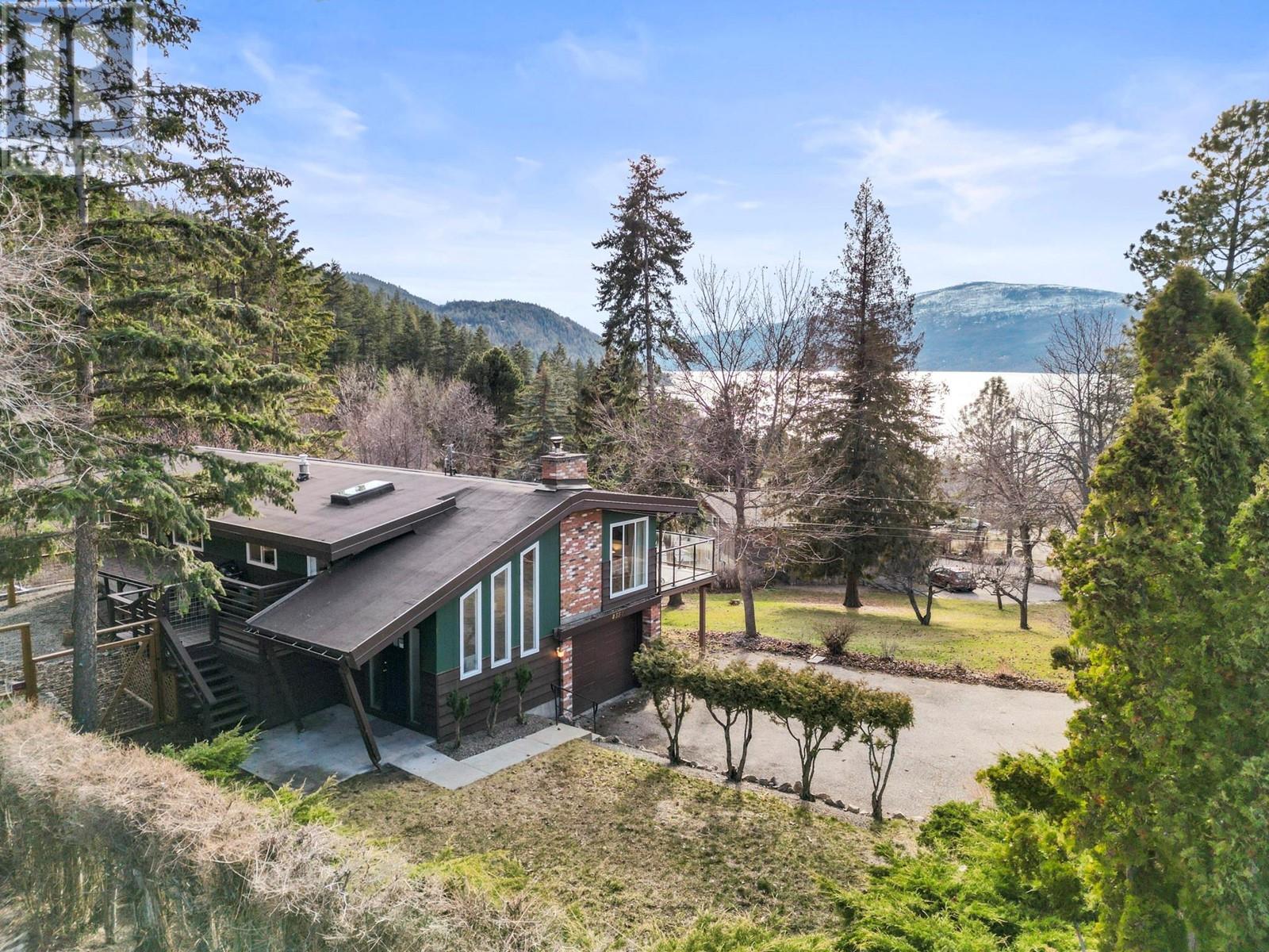 Property at 8550 Harbour Heights Road image 2