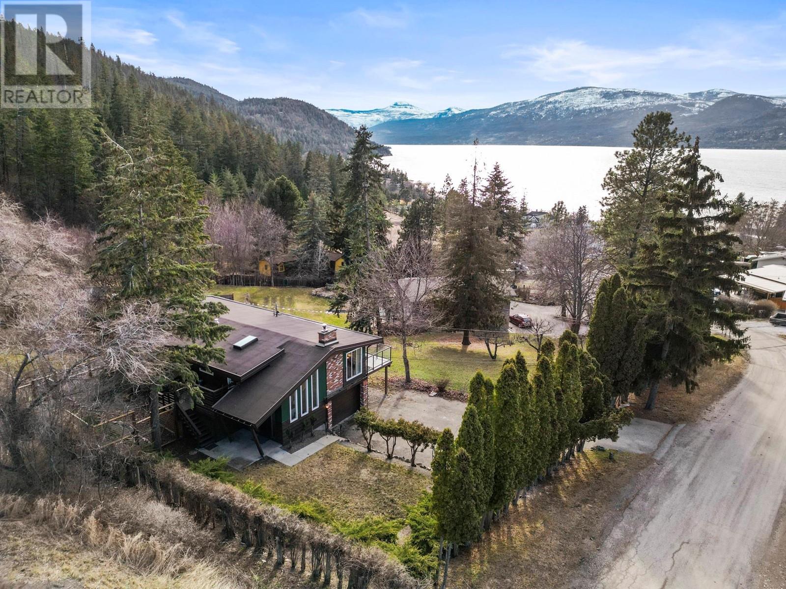 Property at 8550 Harbour Heights Road image 3