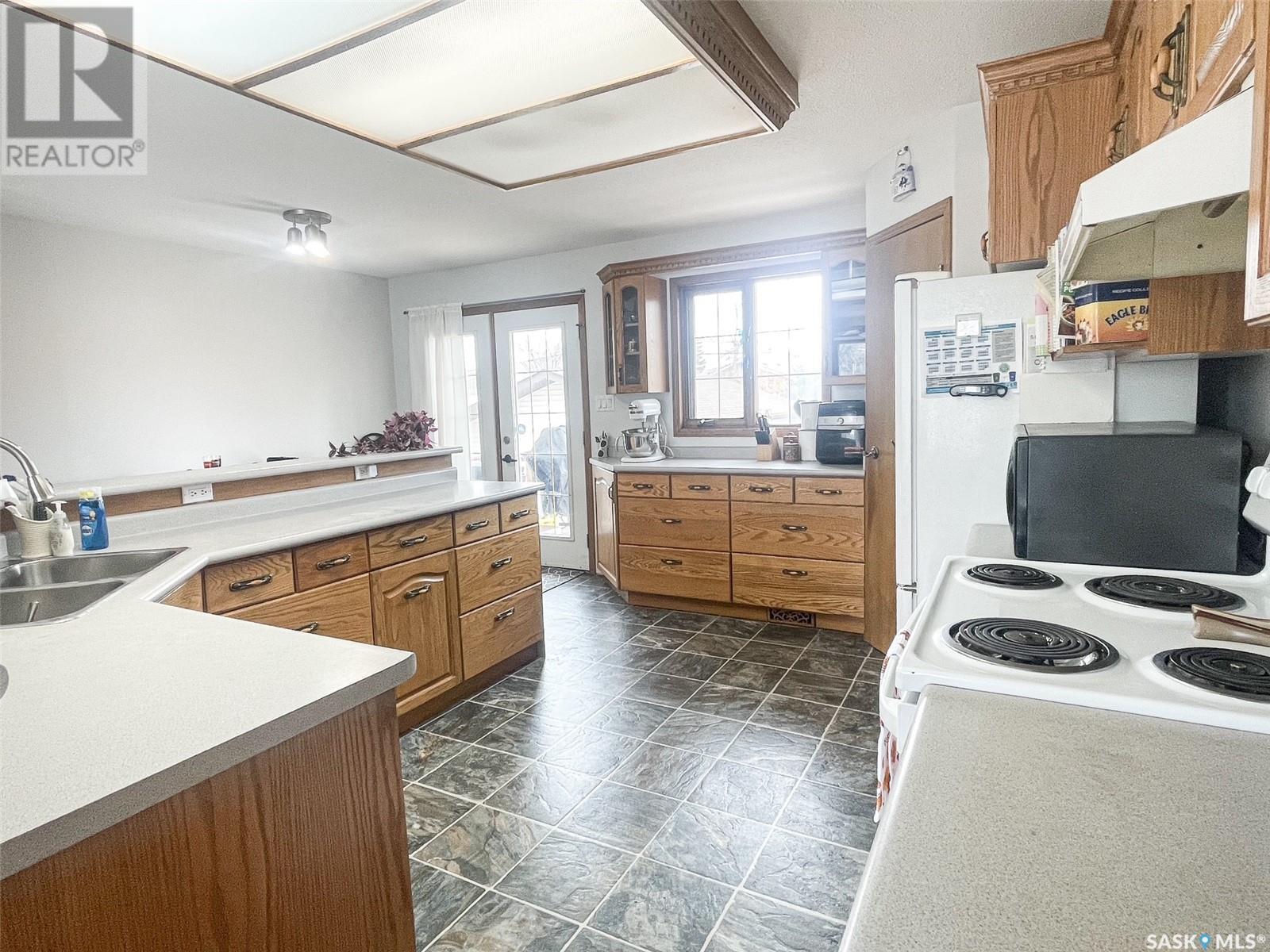 608 2nd Street W, Meadow Lake, Saskatchewan  S9X 1E1 - Photo 8 - SK999638