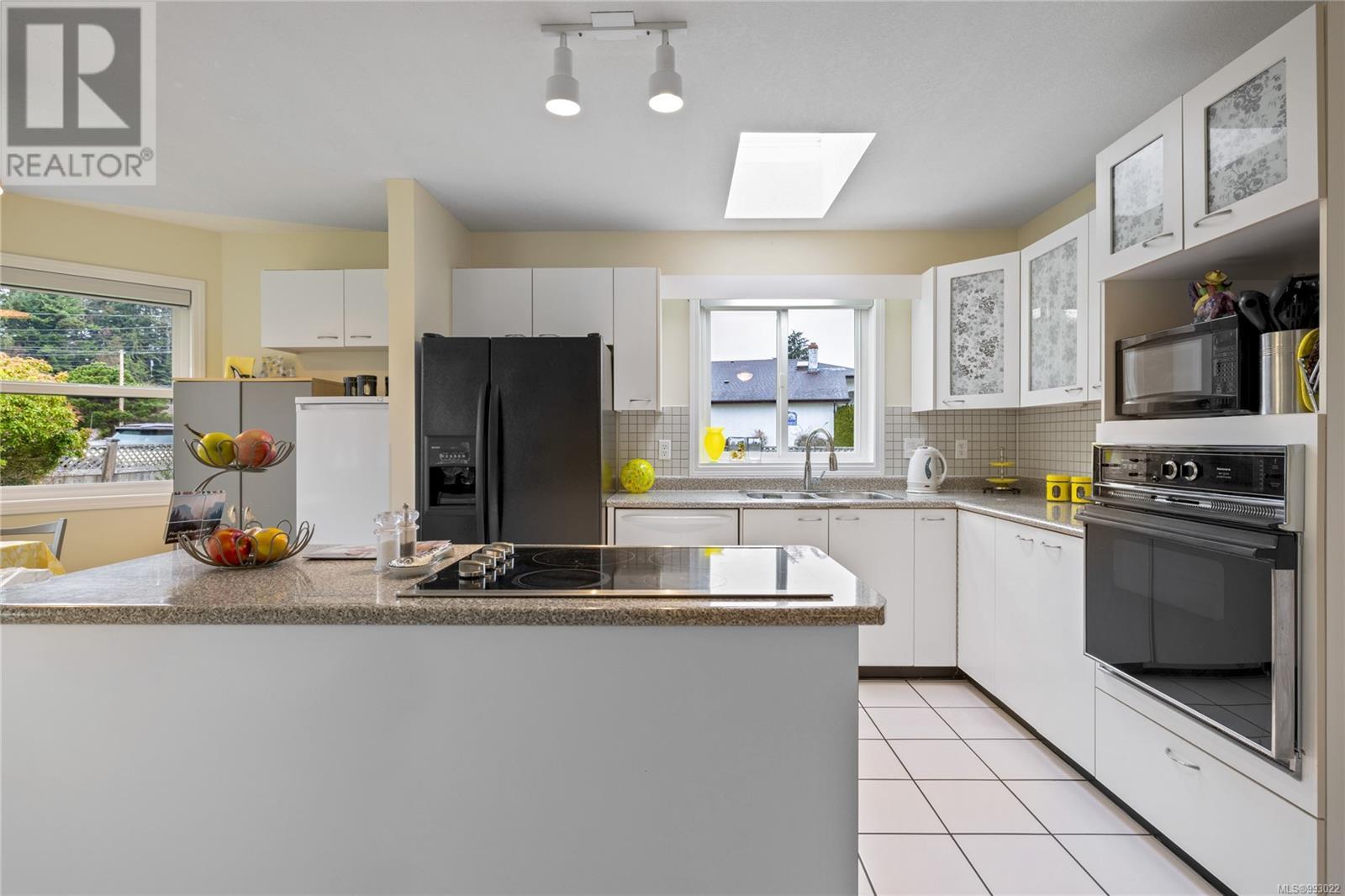 Property at 1320 Gilley Cres image 2
