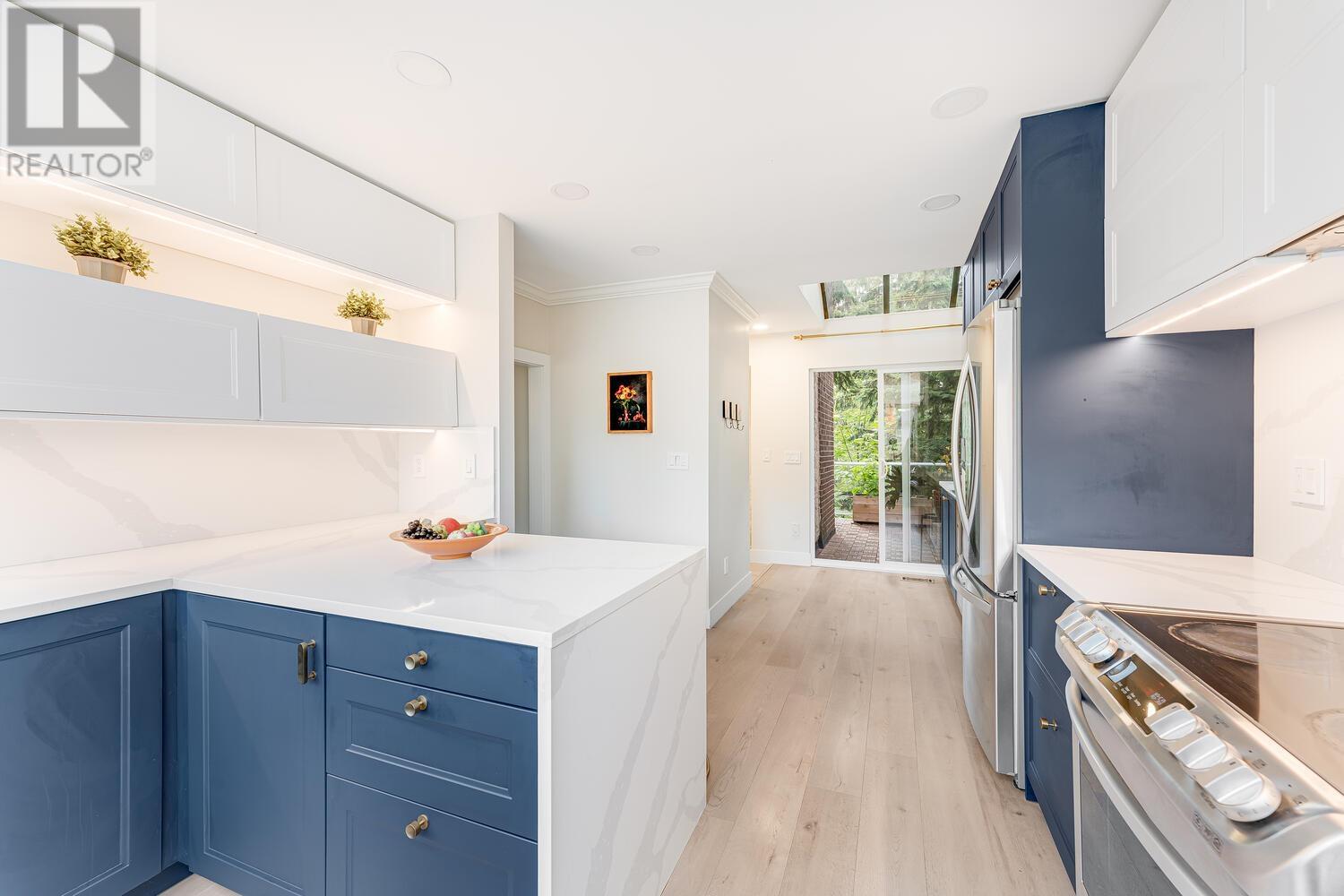 1351 Charter Hill Drive, Coquitlam, British Columbia  V3E 1P1 - Photo 6 - R2964975