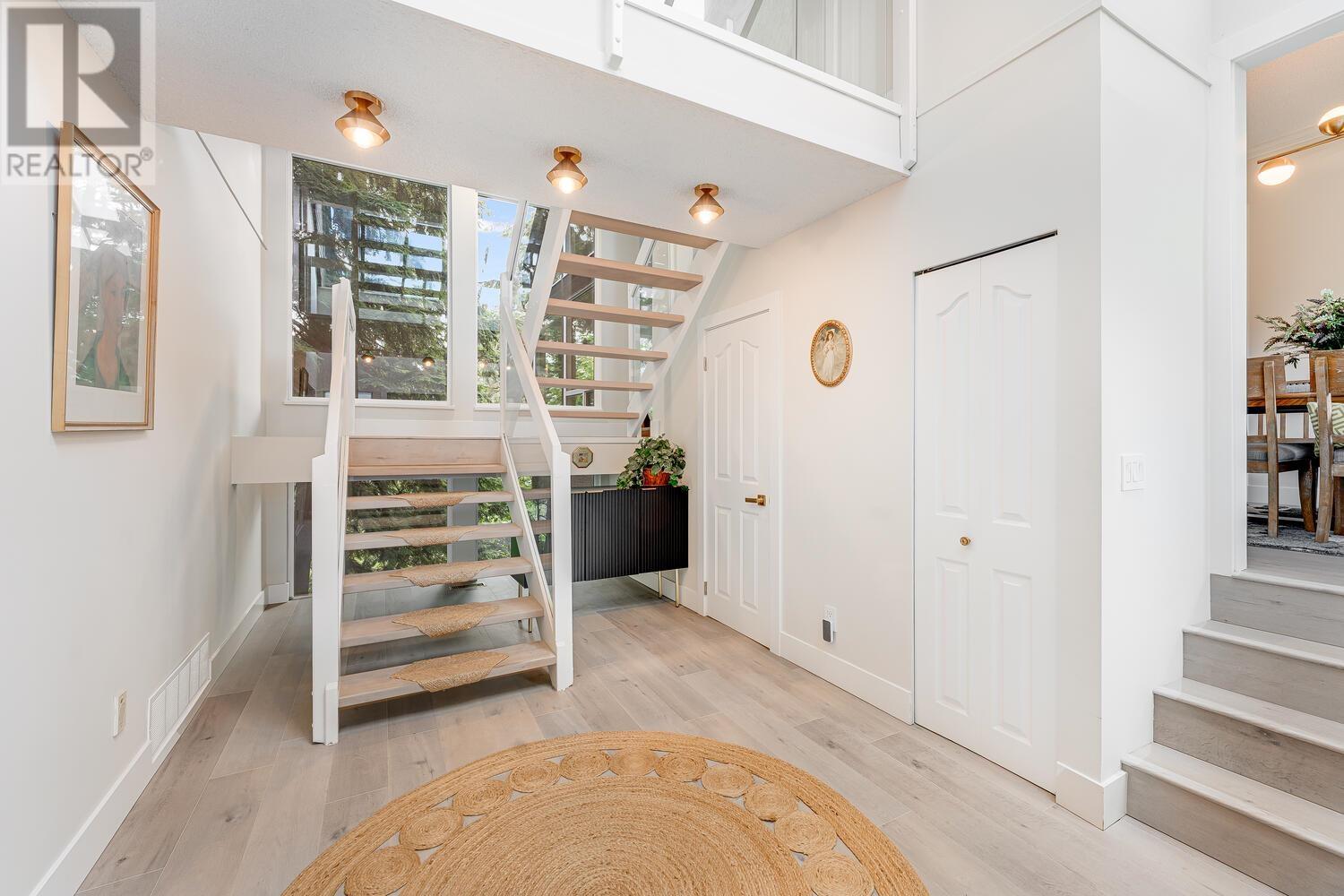 1351 Charter Hill Drive, Coquitlam, British Columbia  V3E 1P1 - Photo 3 - R2964975