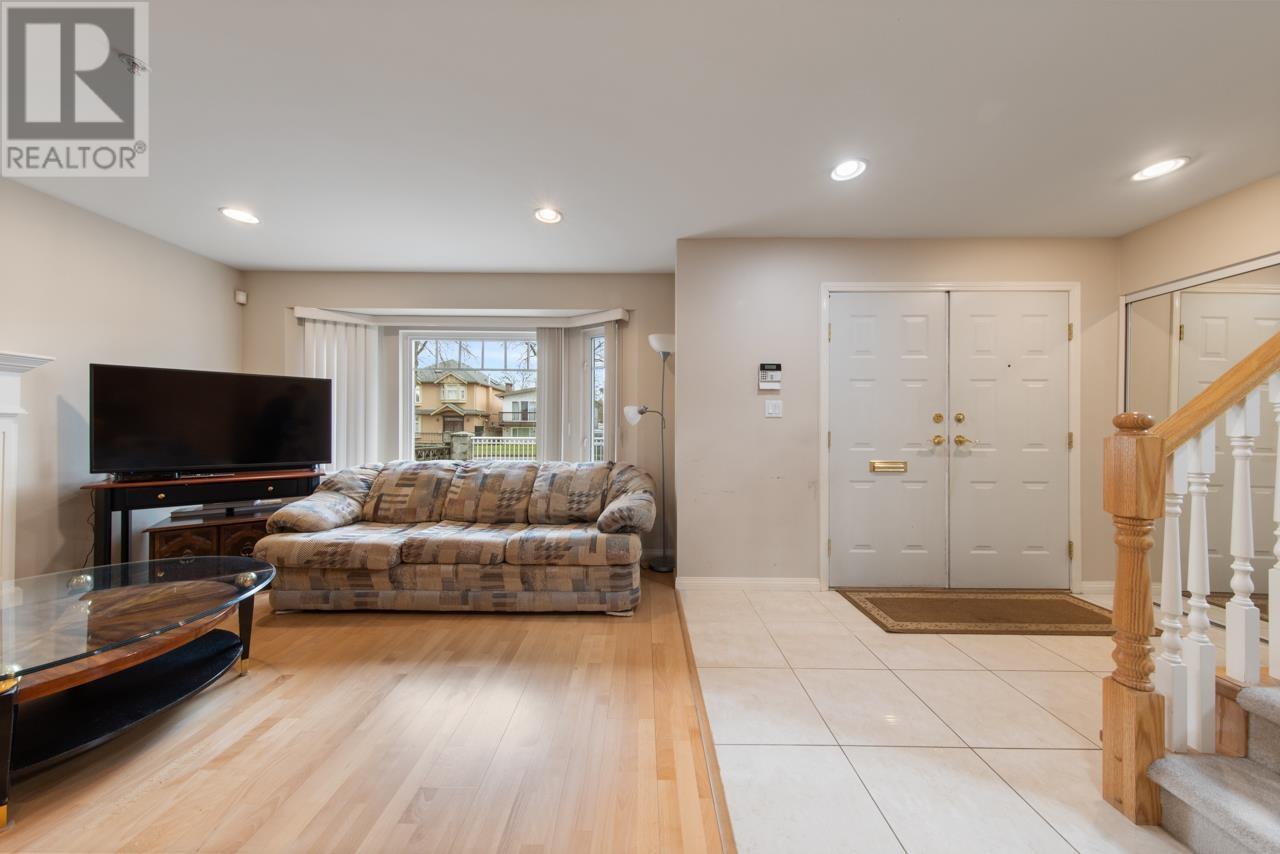 2078 Waverley Avenue, Vancouver, British Columbia  V5P 1R5 - Photo 3 - R2981592