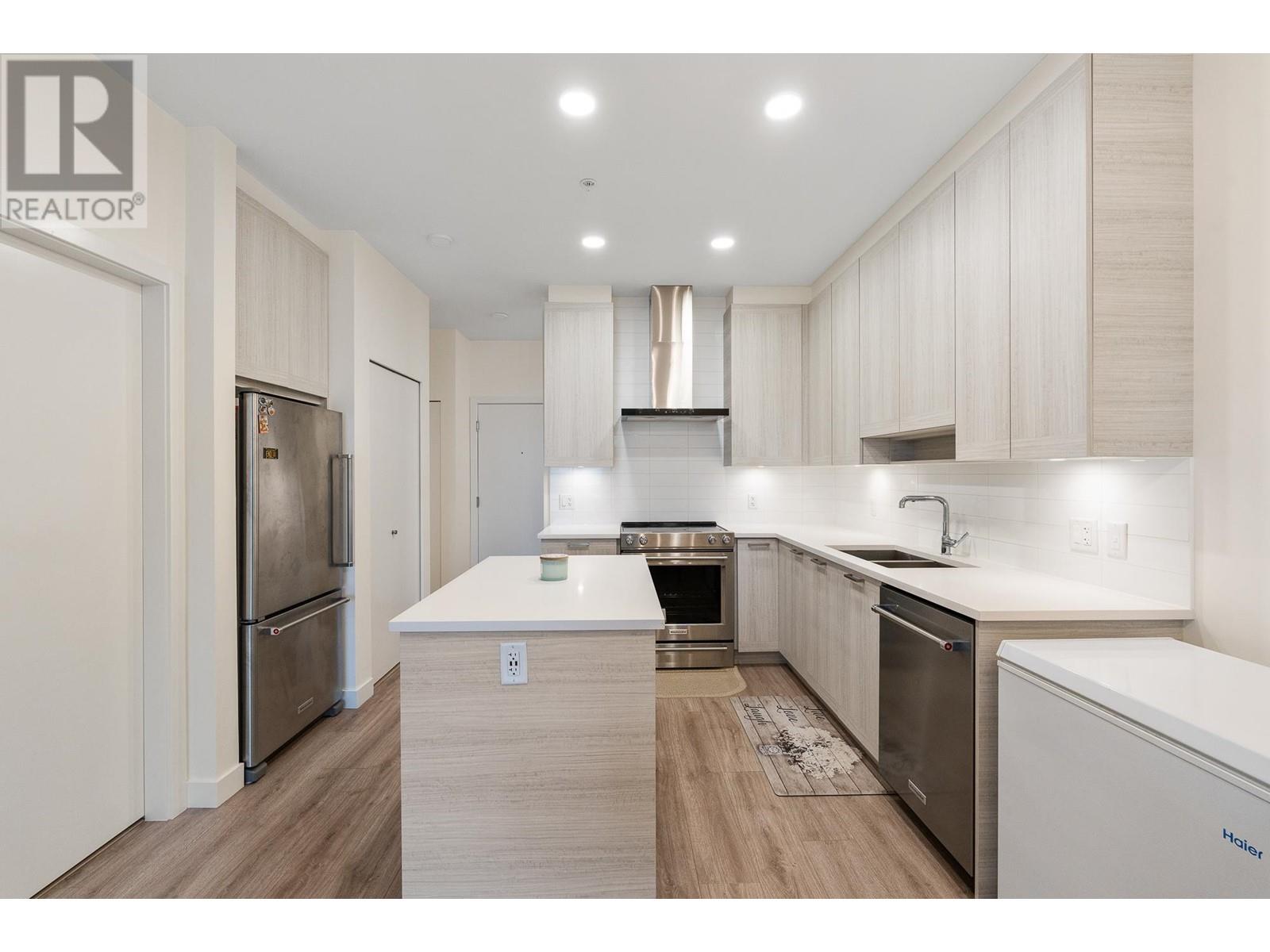 414 7133 14th Avenue, Burnaby, British Columbia  V3N 0H5 - Photo 5 - R2981335