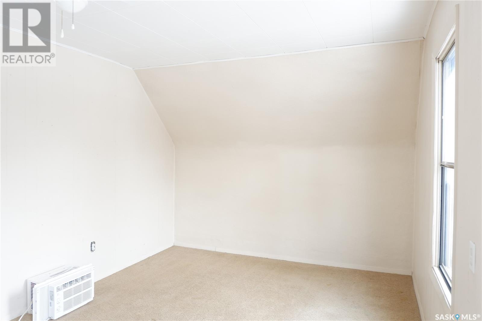 405 4th Avenue E, Assiniboia, Saskatchewan  S0H 0B0 - Photo 15 - SK999610