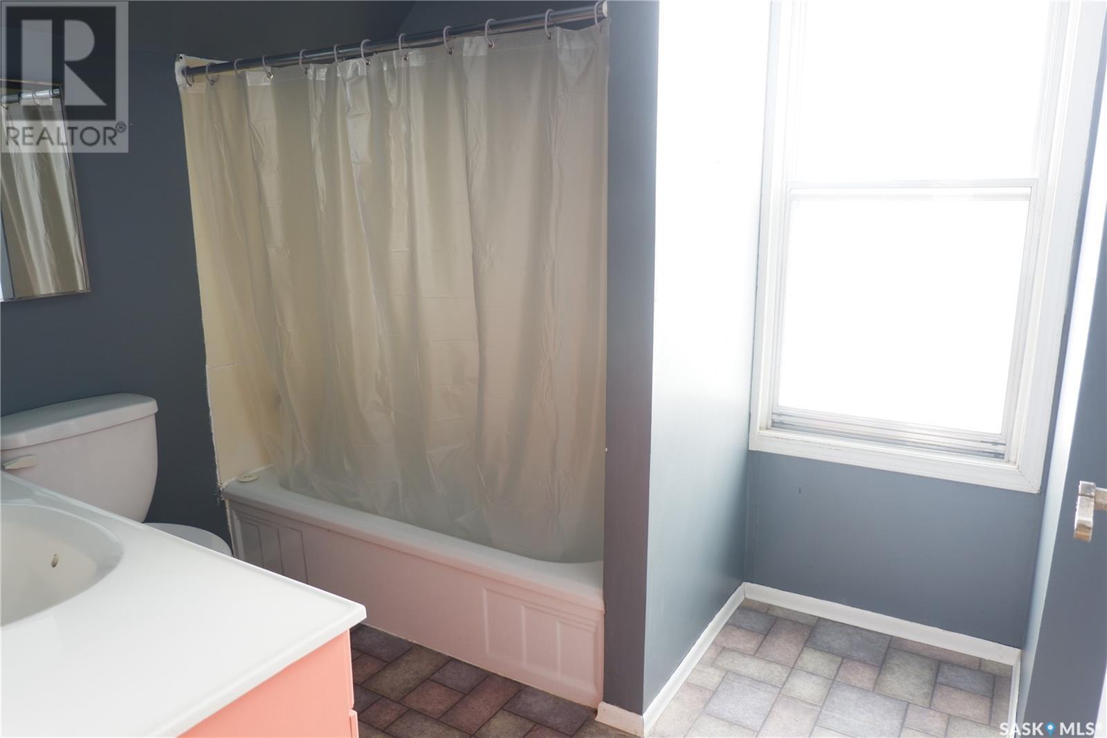 405 4th Avenue E, Assiniboia, Saskatchewan  S0H 0B0 - Photo 20 - SK999610