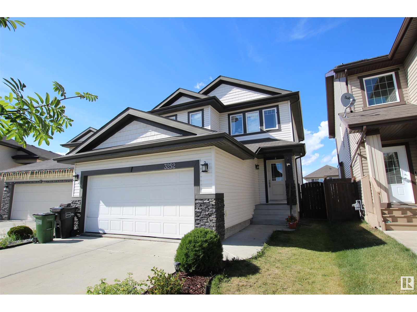 Property at 3252 16 AV NW image 1