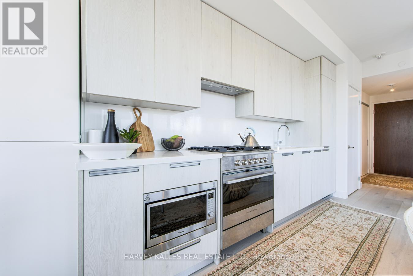 Property at 413 - 160 KINGSWAY CRESCENT image 5