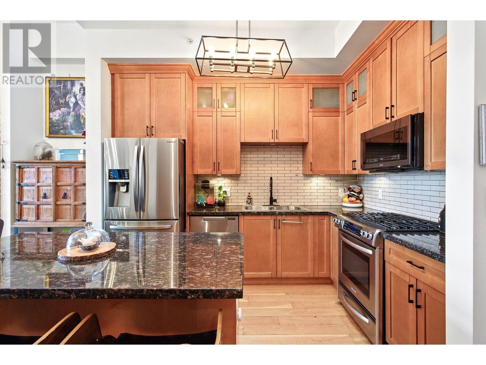 406 240 Salter Street, New Westminster, British Columbia  V3M 0C1 - Photo 4 - R2979553