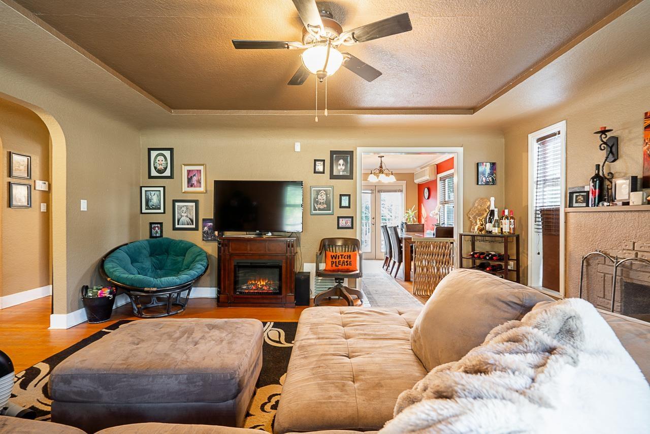 Property at 32846 4TH AVENUE image 3