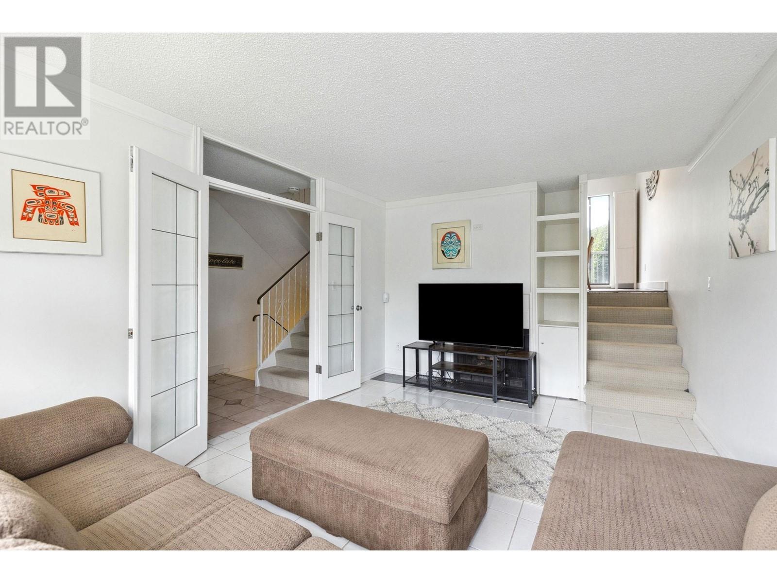 311 St. Andrews Avenue, North Vancouver, British Columbia  V7L 4P5 - Photo 2 - R2981729