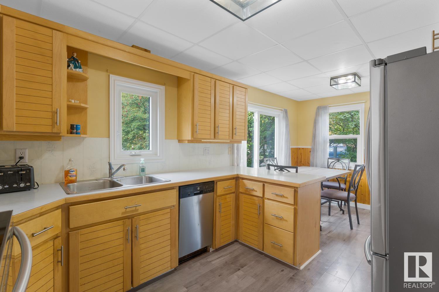 Property at 5112 49 ST image 2