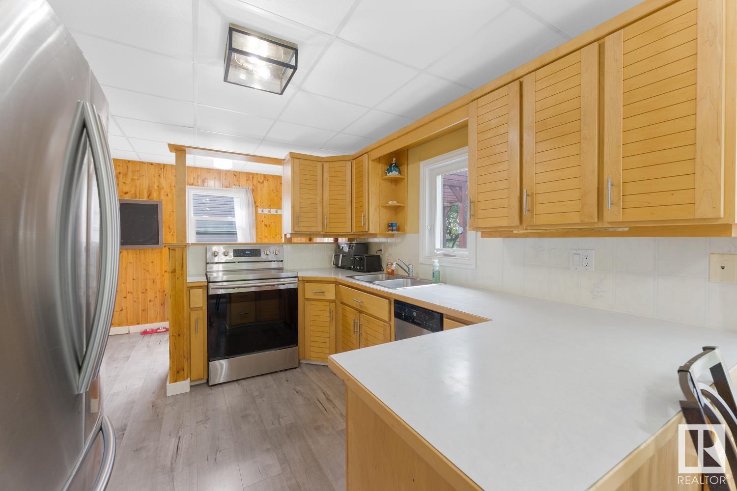 Property at 5112 49 ST image 5