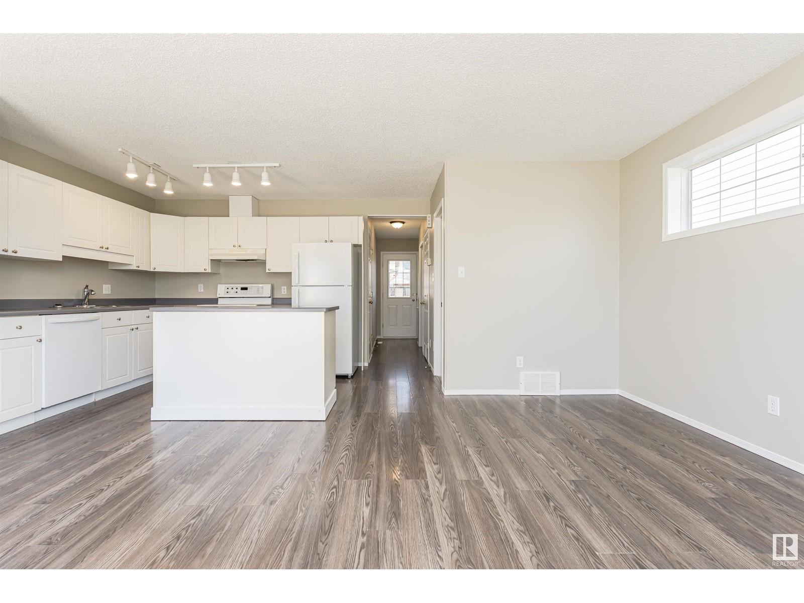 Property at 16032 90 ST NW NW image 4
