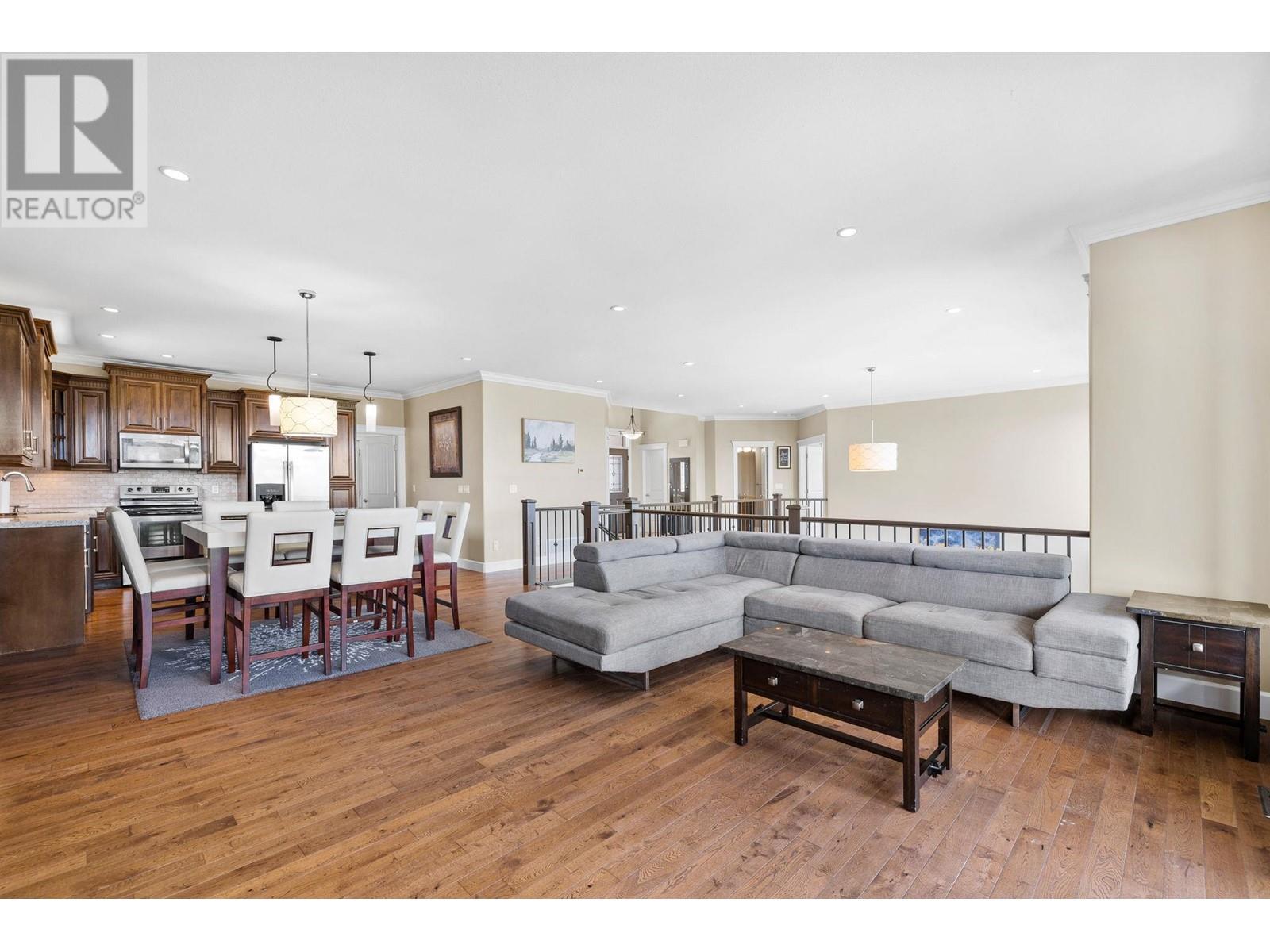 Property at 368 Trumpeter Court image 3