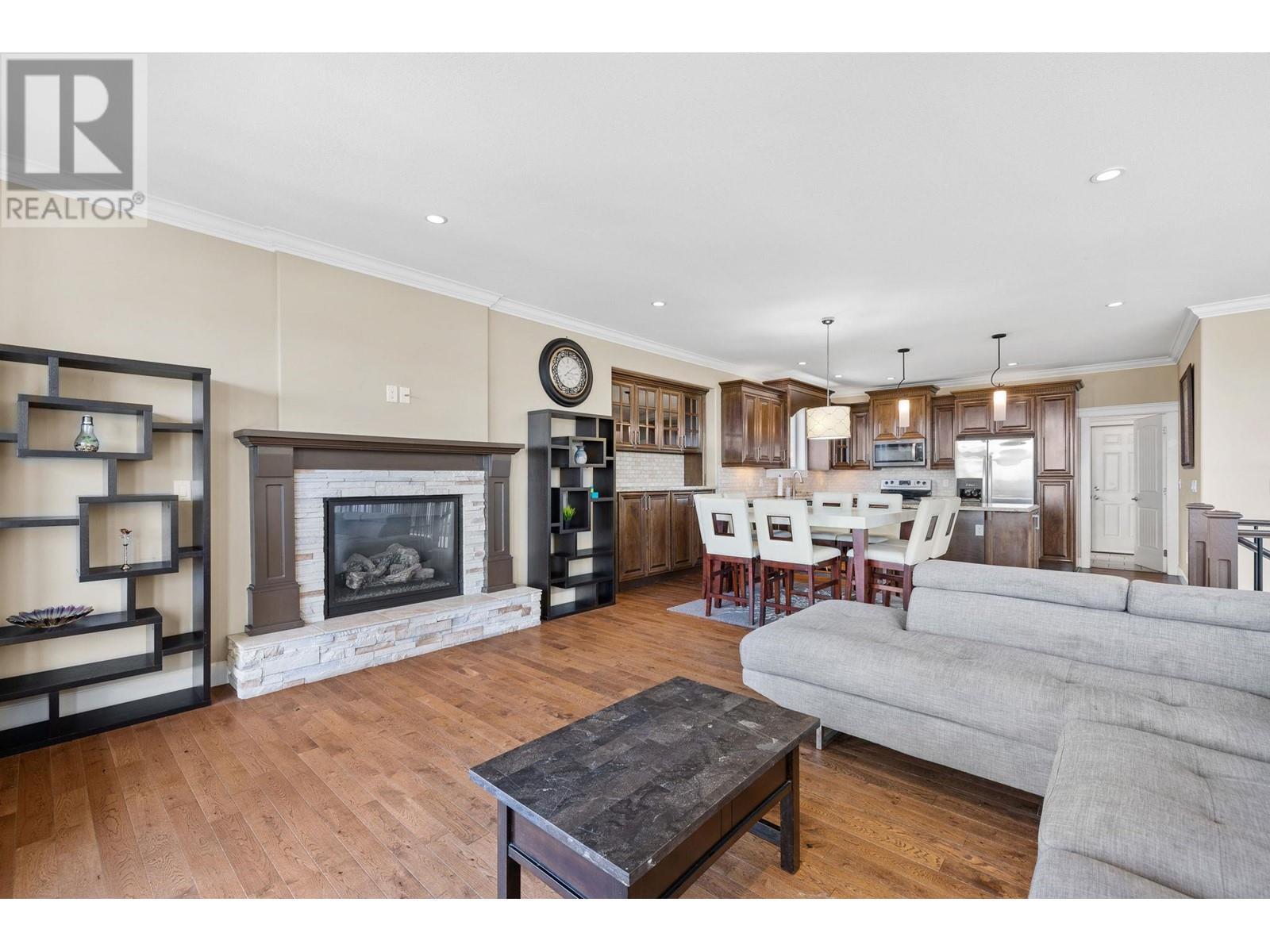 Property at 368 Trumpeter Court image 4